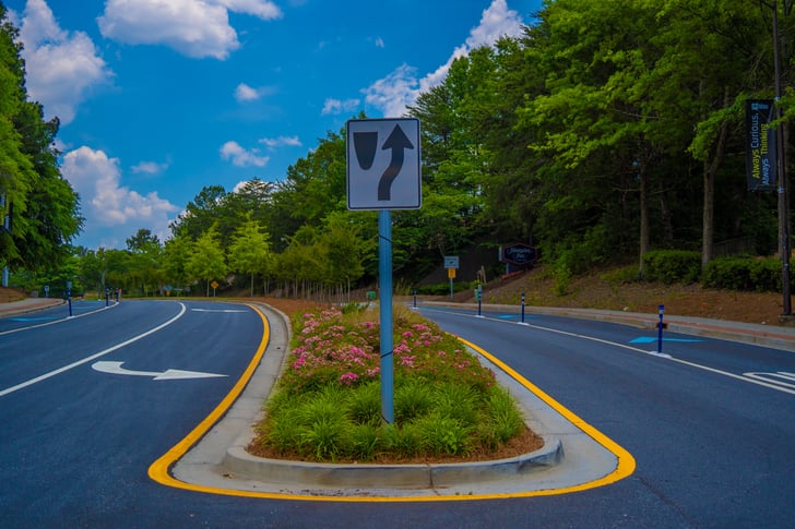 Professional parking lot median landscape design