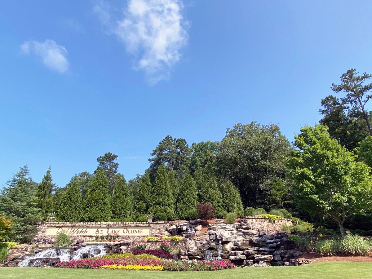 Del Webb at Lake Oconee Entrance sign landscaping